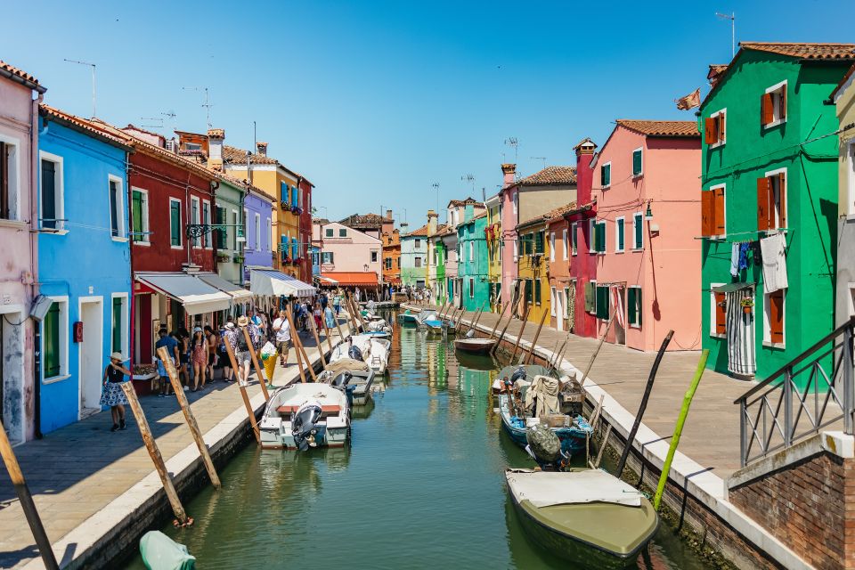 Boat Trip: Glimpse of Murano, Torcello & Burano Islands - Burano: the color, the lace culture, and the most fun wandering