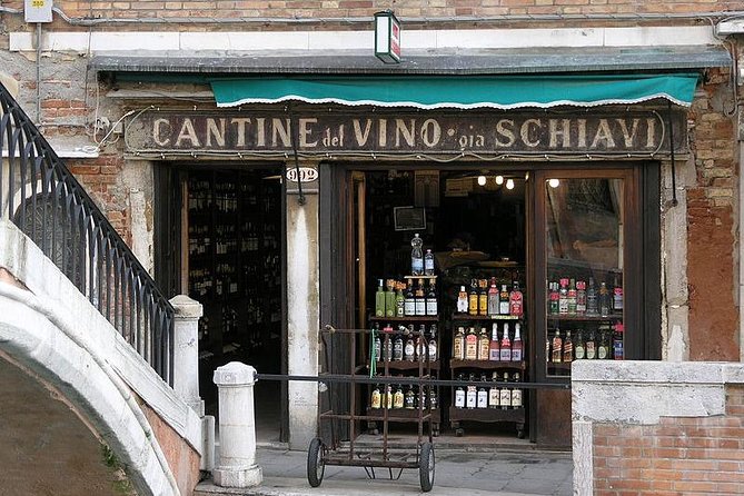 Eat Like a Local: Venice 3-Hour Small-Group Food Tasting Tour - Gelato finale near the Rialto Bridge: how to tell a good scoop