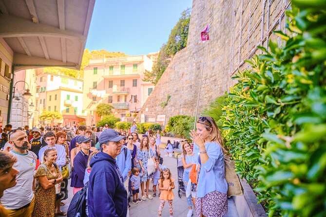 Florence: Cinque Terre Park Day Trip with Optional Street Food - Riomaggiore: The 13th-Century Cliffs and the Sunset Timing