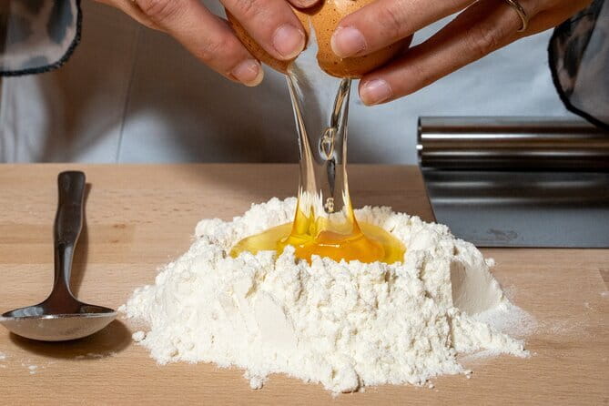 Florence: Pasta & Tiramisu Cooking Class with Unlimited Wine - Your English host: names you might get and the teaching style
