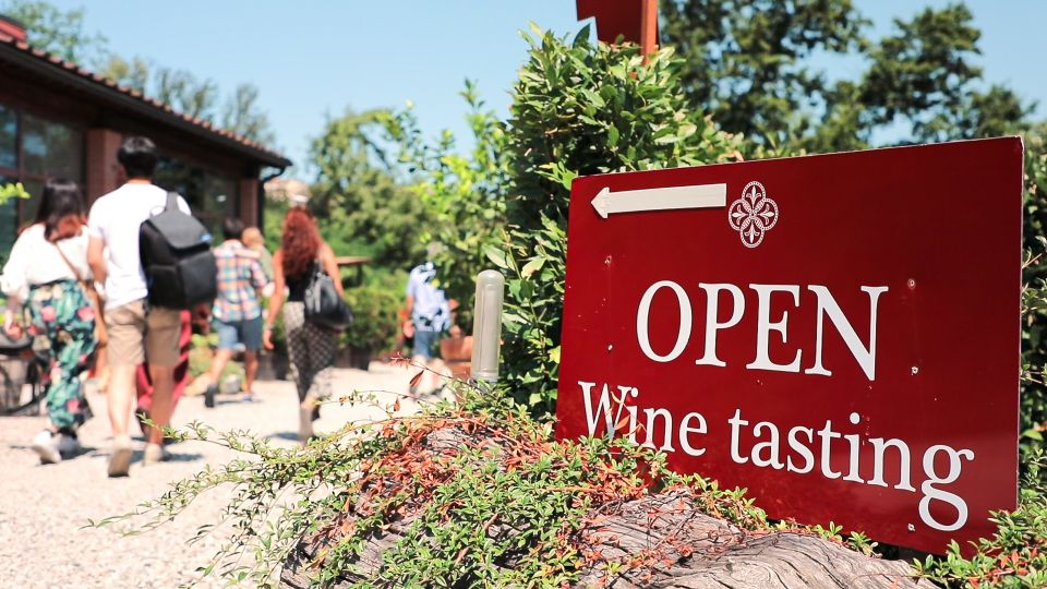 Florence: S. Gimignano, Siena, Chianti & Wine Tasting Lunch - Monteriggioni: the quick walled hamlet pause
