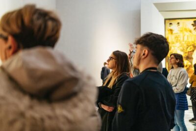 Florence: Skip-the-Line Uffizi Small Group Tour - Your start point and the short walk-in that changes everything