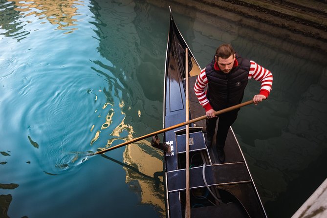 Grand Canal Gondola Experience with Live Commentary™ - Commentary Choices: Live Audio vs App Narration (Don’t Get Caught Surprised)