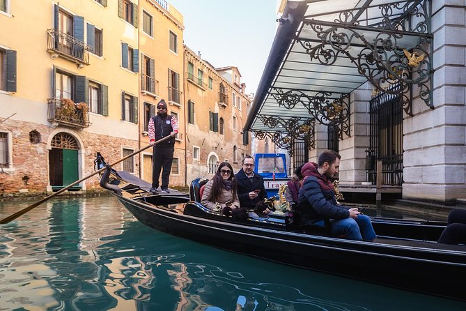 Grand Canal Gondola Experience with Live Commentary™ - When It Goes Right vs When It Feels Off