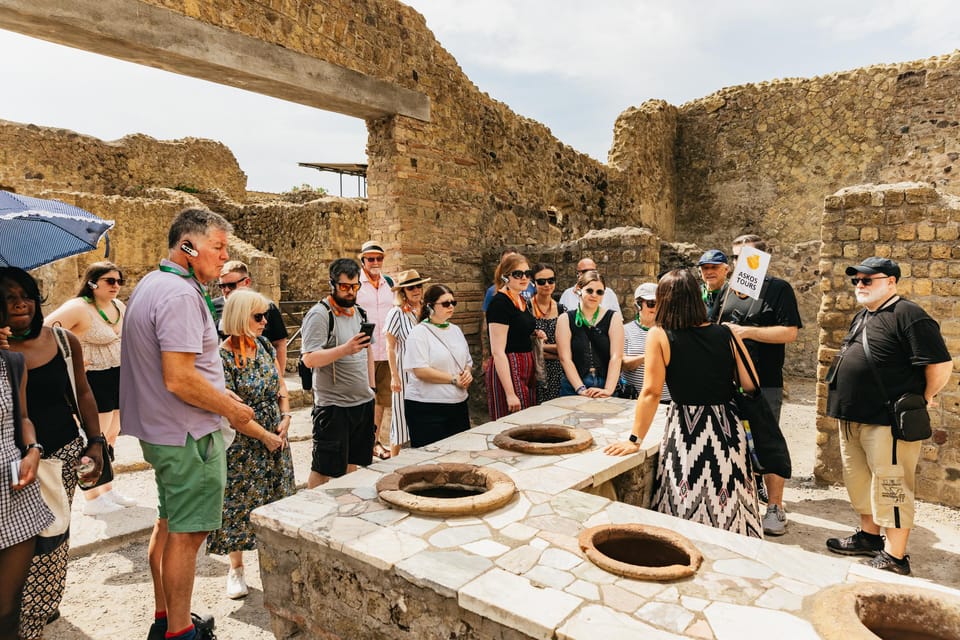 Herculaneum: Skip-the-Line Guided Tour with Archaeologist - The House of Skeletons and nearby homes: the shock factor, explained