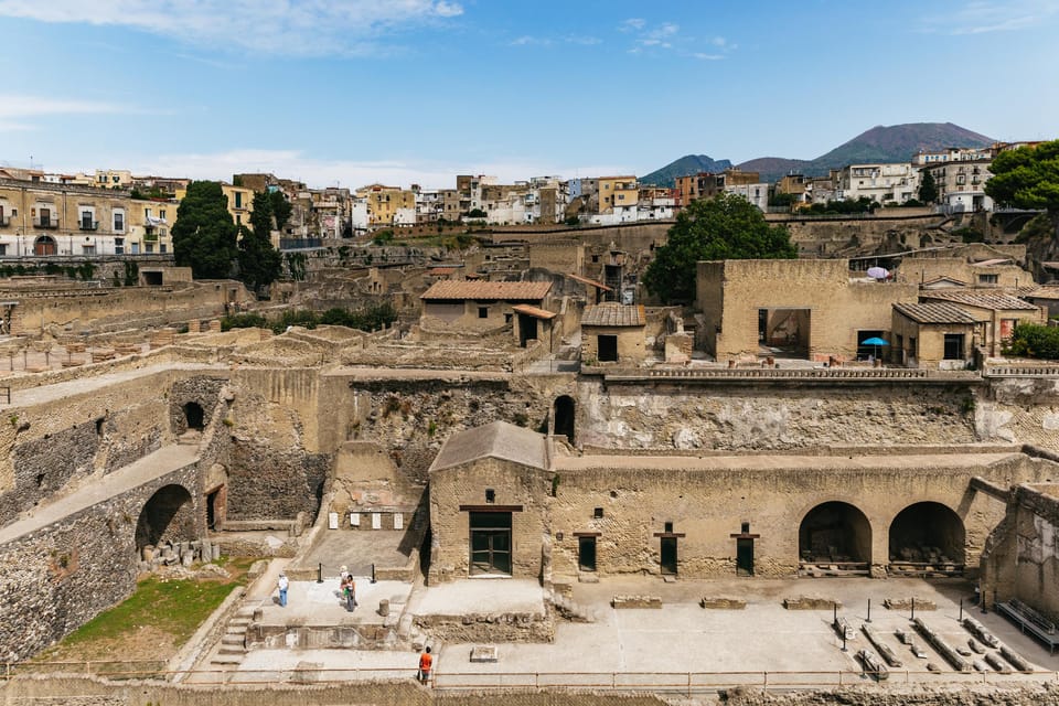 Herculaneum: Skip-the-Line Guided Tour with Archaeologist - The waterfront tragedy: where escape efforts meet hard evidence