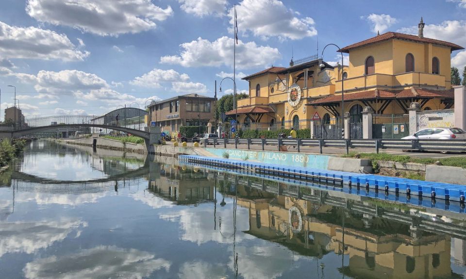Milan: Navigli Canal Boat Cruise - QR-code audio: how to get the commentary without losing it
