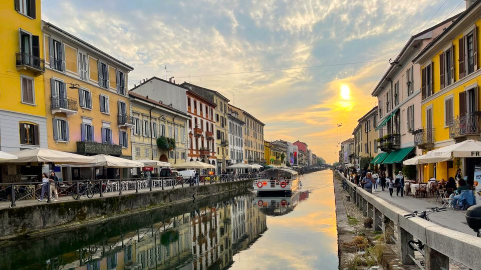 Milan: Navigli Canal Boat Cruise - Getting on board at Alzaia Naviglio Grande, 4