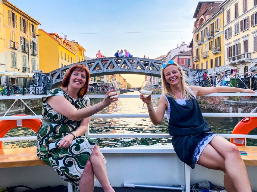 Milan: Navigli District Canal Boat Tour with Aperitivo - Entering Navigli: How This 50-Minute Cruise Feels on the Water