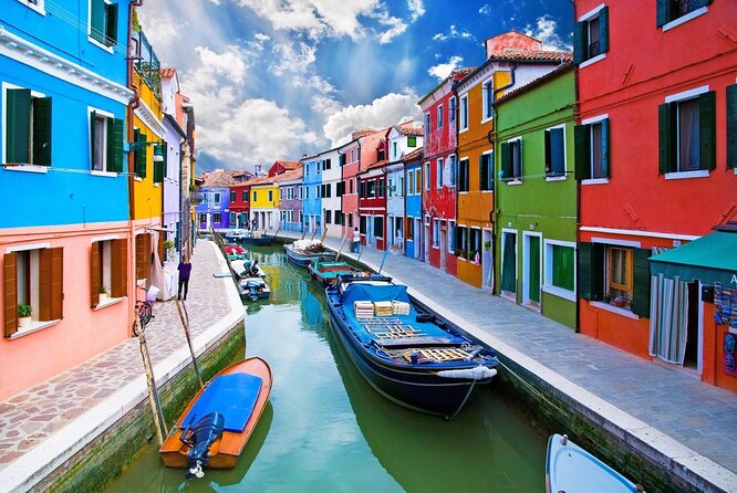 Murano, Burano and Torcello Half-Day Sightseeing Tour - Murano Glass Factory: watching the craft (and managing the shopping part)