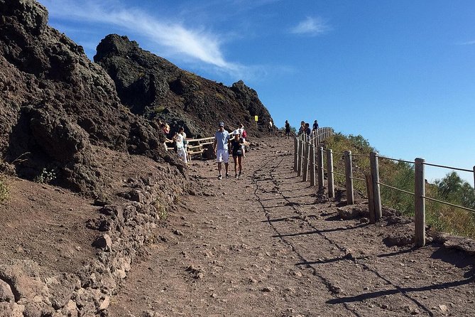 Naples: Pompeii & Mt Vesuvius All-Inclusive Small Group w/ Lunch - Up Mount Vesuvius: From 1,000 Meters To The View