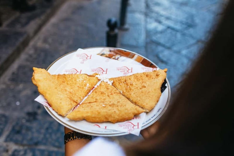 Naples: Street Food Walking Tour with Local Guide - Guides and vibe: what you can expect from the experience style