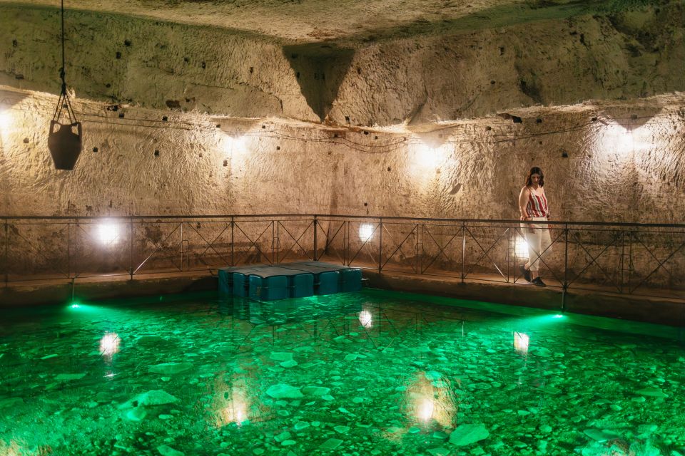 Naples: The Bourbon Tunnel Guided Tour with Entrance Ticket - From palace fears to WWII hospital: what you see in the dark