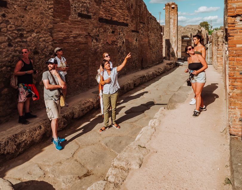 Pompeii: Entry Ticket and Guided Tour with an Archaeologist - Macellum and Forum Baths: markets and leisure