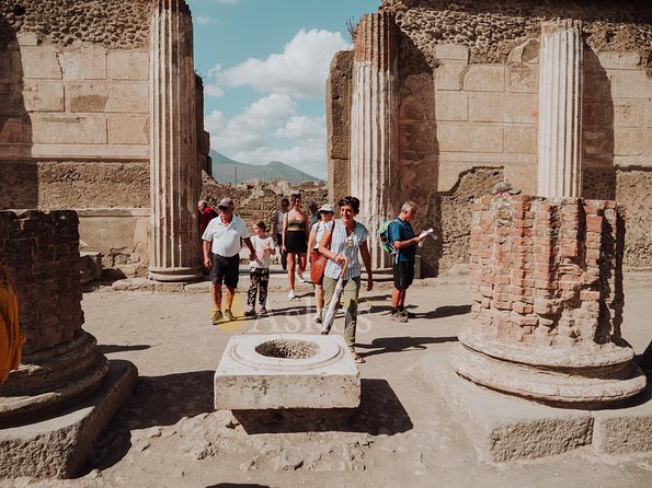 Pompeii: Small Group Tour with an Archaeologist - Starting at Porta Marina Superiore: the fastest way to get your bearings