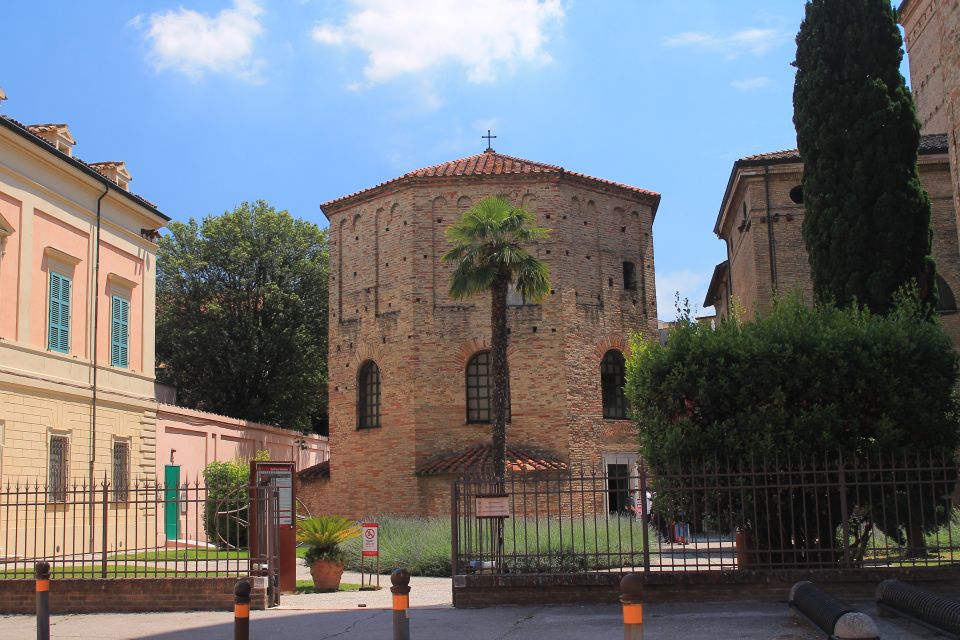 Ravenna: UNESCO Monuments and Mosaics Guided Tour - Essential vs Complete: which mosaic route fits your time