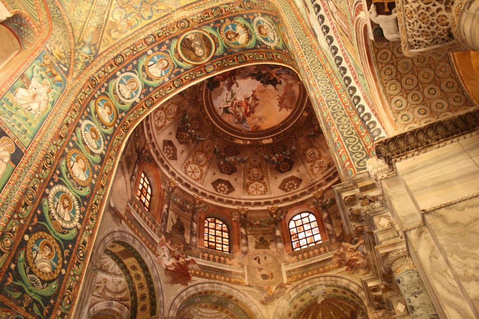 Ravenna: UNESCO Monuments and Mosaics Guided Tour - Basilica of San Vitale: Justinian and Theodora under golden light
