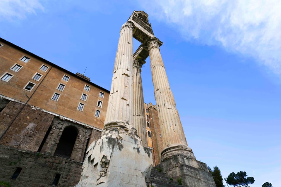 Rome: Colosseum & Forum with Audio Guide App -Optional Arena - Entering the Colosseum through the separate entrance