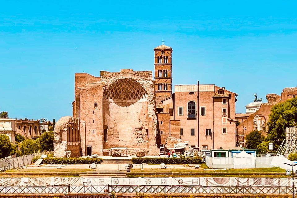Rome: Colosseum, Palatine Hill and Roman Forum Guided Tour - Arch-to-arch storytelling: Constantine, Titus, and the Via Sacra walk