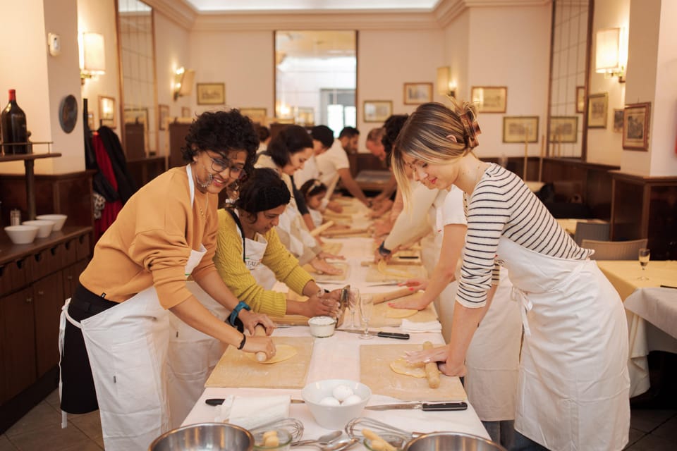 Rome: Fettuccine Pasta Cooking Class in Rome's City Center - What’s included in the price (and what that means for value)