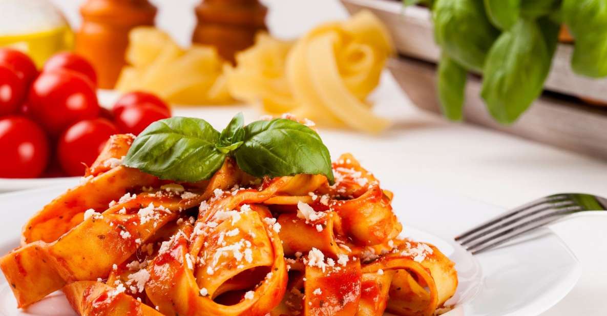 Rome: Fettuccine Pasta Cooking Class in Rome's City Center - Drinks, pacing, and the group energy you should expect