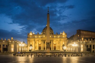 Rome: St. Peter's Basilica, Dome Climb, and Underground Tour - St. Peter’s Tomb and the touchable history moment