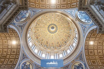 Rome: St. Peter's Basilica Express Guided Tour - Meeting at the green kiosk: don’t lose time hunting flags