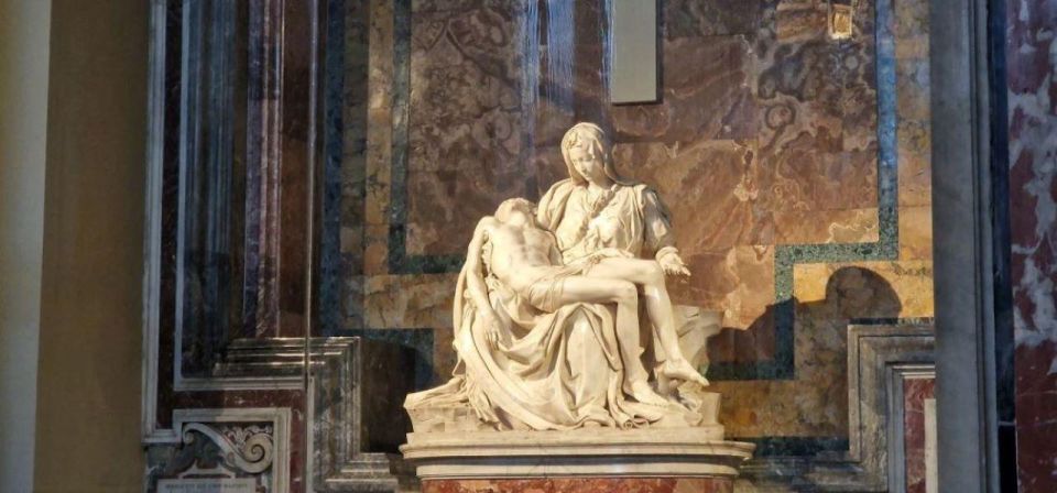 Rome: St. Peter's Basilica, La Pietà, Papal Tombs and Dome - Bernini’s Baldachin and the high altar area: why bronze can feel dramatic