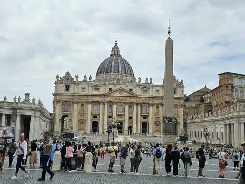 Rome: St. Peter's Basilica & Papal Tombs Tour with Dome - Papal Grottoes under St. Peter’s: where the tombs create a different kind of quiet