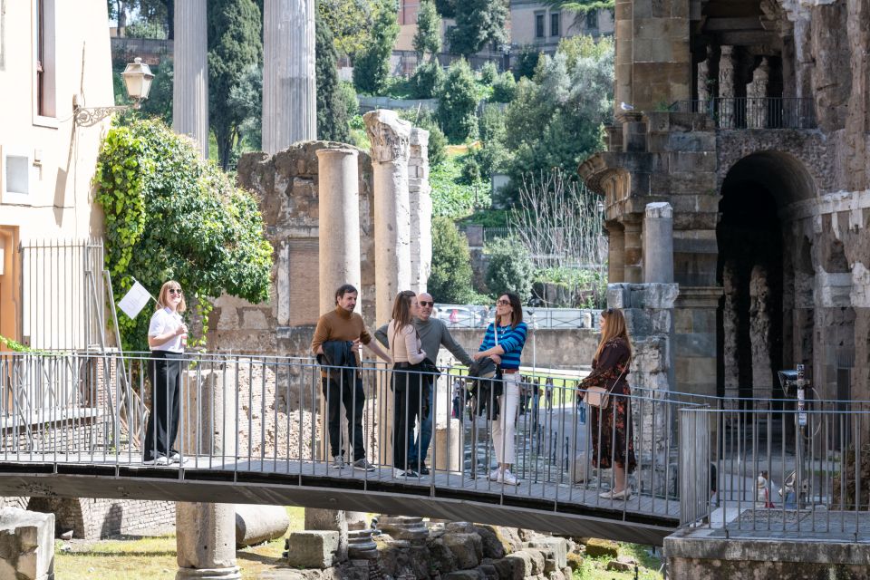 Rome: Trastevere & Campo de Fiori Street Food Walking Tour - Meeting at Piazza San Simeone and Getting Oriented Fast