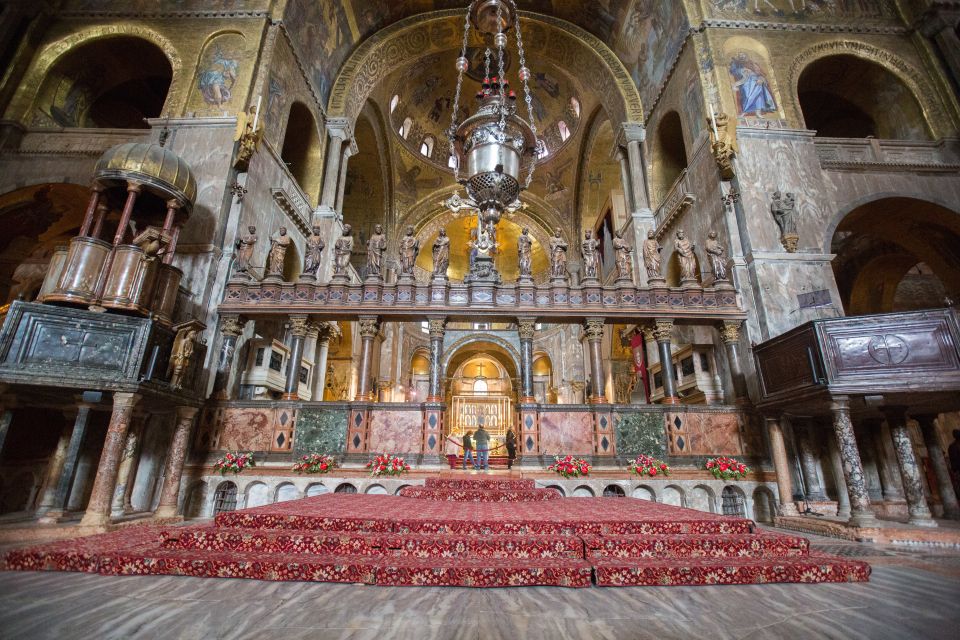 Skip the Line: St. Mark's Basilica Guided Tour - Skip the Line via St. Peter’s Door
