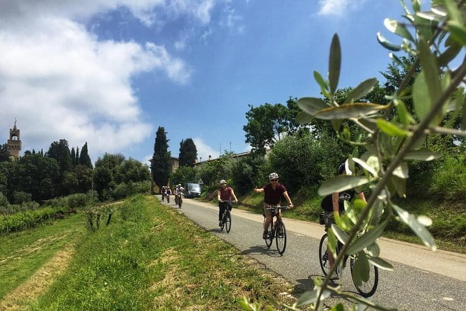 Small-Group Wine Tasting Experience in the Tuscan Countryside - Pace, timing, and what to wear for rain or shine