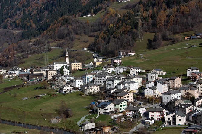 Swiss Alps Bernina Red Train and St.Moritz Tour from Milan - Seats, Windows, and Crowds: How to Protect Your Viewing Time