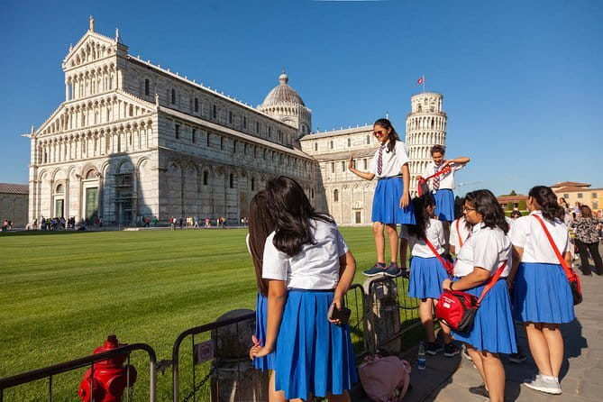 Tuscany Day Trip from Florence: Siena, San Gimignano, Pisa and Lunch at a Winery - The Coach Drive Into Siena: How the Guide Sets the Scene