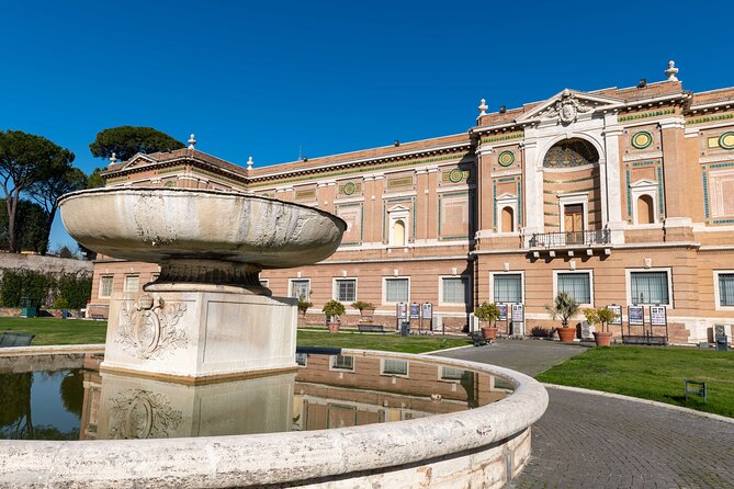 Vatican Museums, Sistine Chapel and St. Peter's Basilica Tour - Meeting point, security, and getting your bearings
