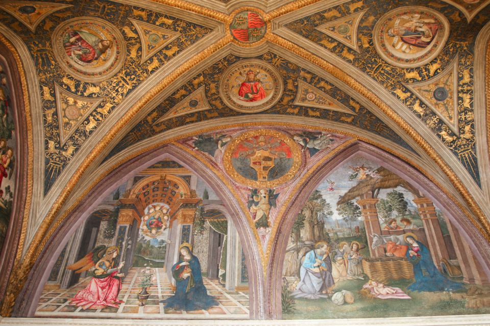Vatican Museums, Sistine Chapel & St Peter's Basilica Tour - Courtyard of the Pigna: a quick start so the museums don’t feel random