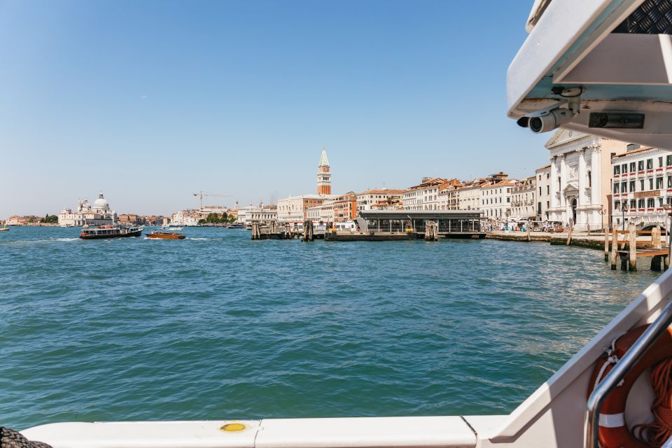 Venice: Burano, Torcello & Murano Boat Tour w/Glassblowing - Burano: pastel houses, lace-making, and a quick taste of the island vibe
