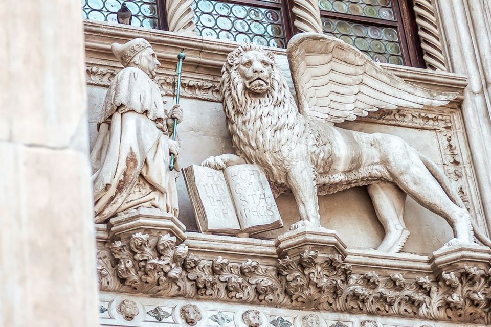 Venice: Doge's Palace and St. Mark's Basilica Tour - Crossing the Bridge of Sighs: The Moment the Tour Makes Personal