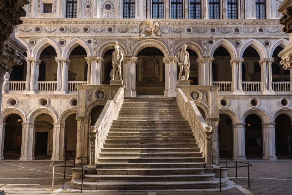Venice: Doge's Palace, Bridge of Sighs & Prisons Guided Tour - Which Kind of Person Should Book This Tour?