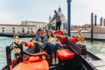 Venice: Grand Canal Gondola Ride with App Commentary - Meeting Near St. Mark’s: The Quick Walk Briefing and What You Learn Up Front