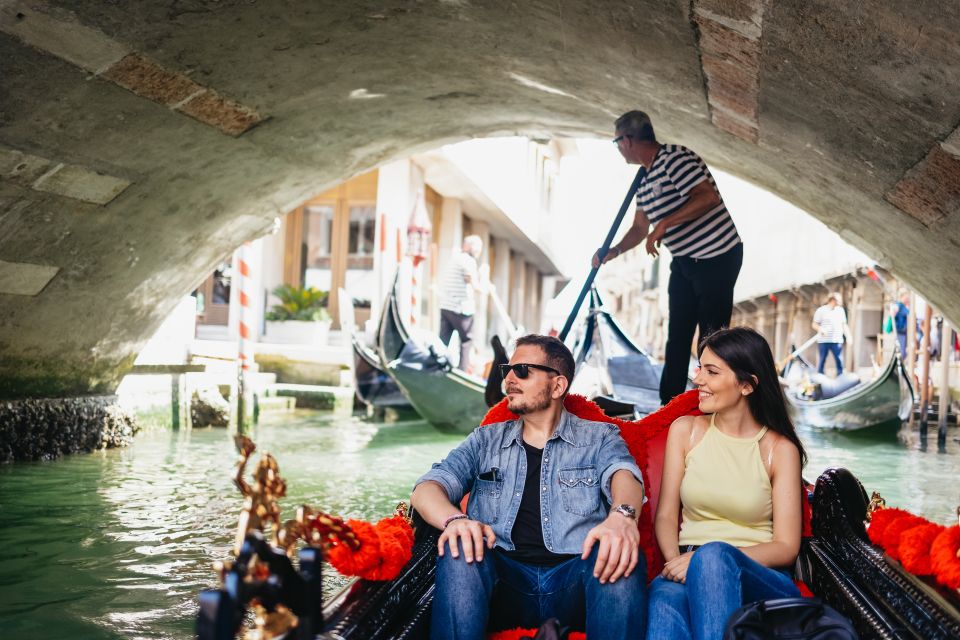 Venice: Grand Canal Gondola Ride with App Commentary - The Gondola Gallery and VR at the End: The “Why Gondolas Look Like That” Moment