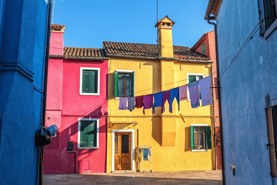 Venice Islands: Murano Glass & Burano Colors Guided Visit - Lace-making demonstration: the tradition behind the famous name