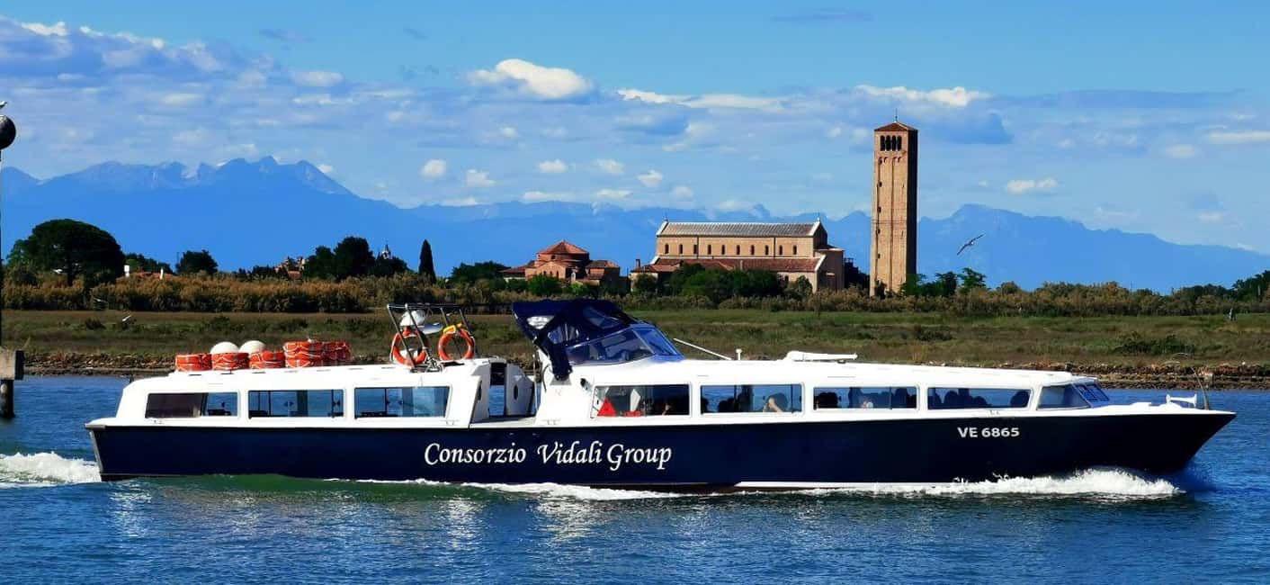 Venice: Murano and Burano Half-Day Lagoon Trip - Burano: Colorful Houses, Lace Shops, and a Real Stroll Pace