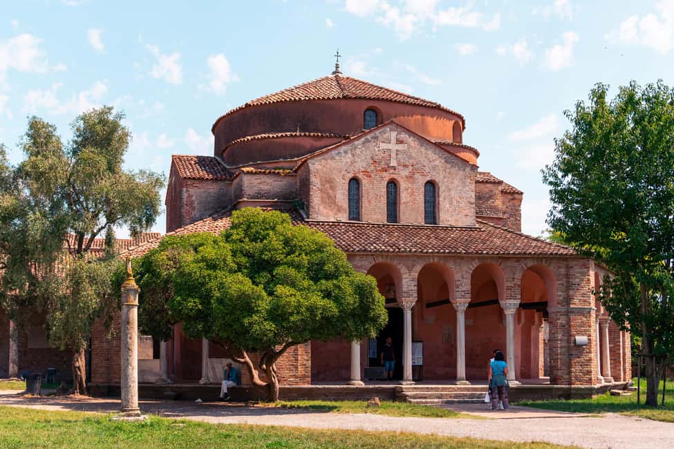 Venice: Murano, Burano, Torcello, and Glass Factory Tour - Full-day lagoon hopping: Murano, Burano, Torcello in one circuit