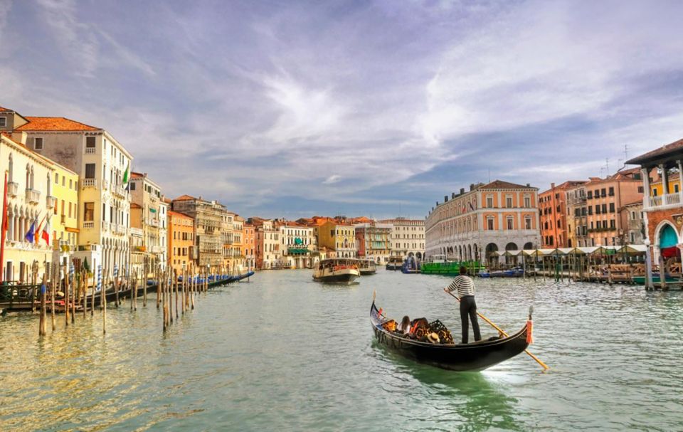 Venice: Private Gondola Cruise for up to 5 Passengers - Boarding at Campo San Luca and what you’ll see first