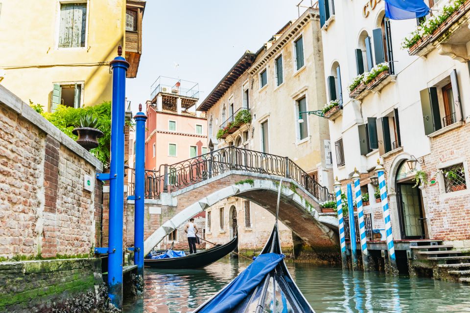 Venice: Private Gondola Ride along Grand Canal - Commentary setup: self-guided with audio, not guaranteed narration