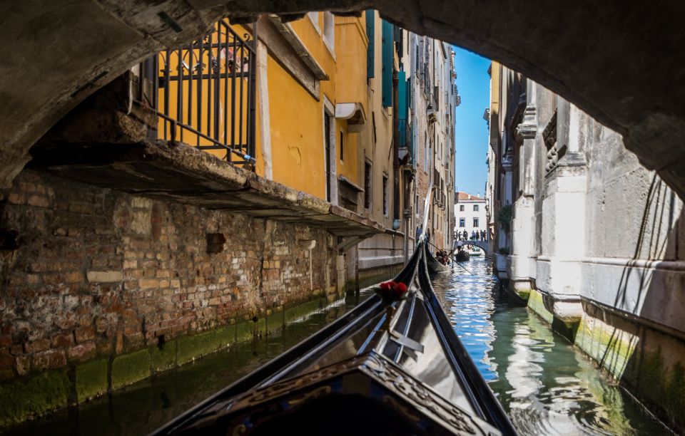 Venice: Shared Gondola Ride Across the Grand Canal - Entering the Canal Life: What This Ride Really Feels Like