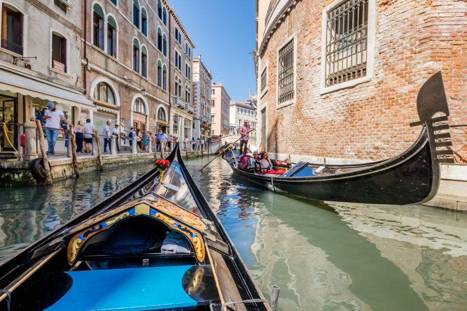 Venice: Shared Gondola Ride Across the Grand Canal - Where You Meet the Gondola: Finding the Alilaguna Ticket Office
