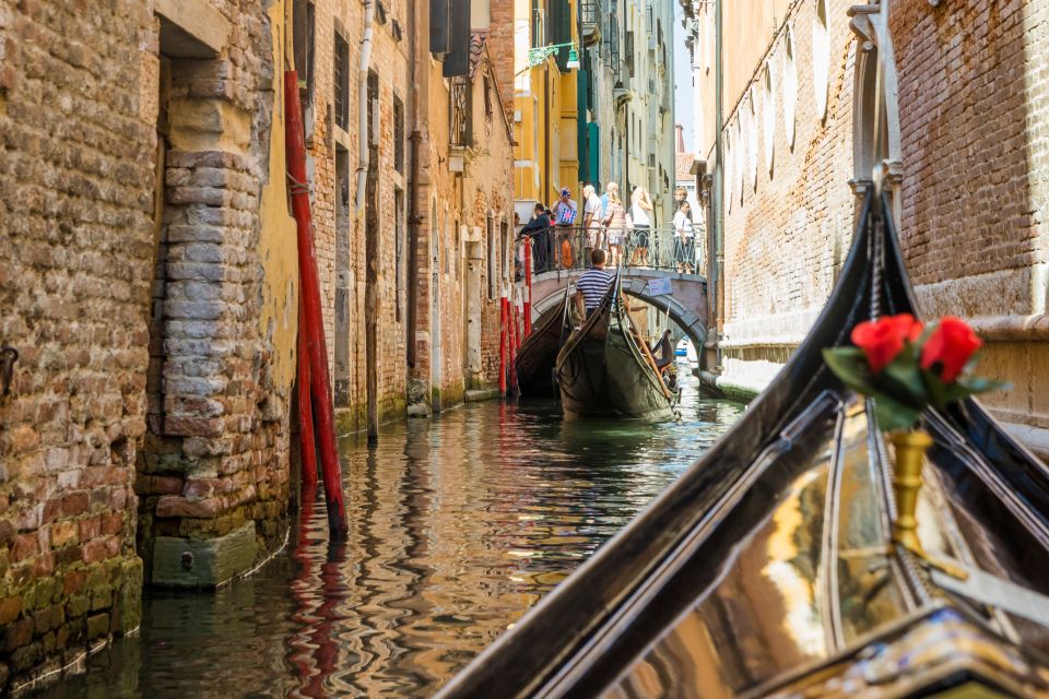 Venice: Shared Gondola Ride Across the Grand Canal - The 30-Minute Route: Canal Grande, Side Canals, and Those Bridge Views