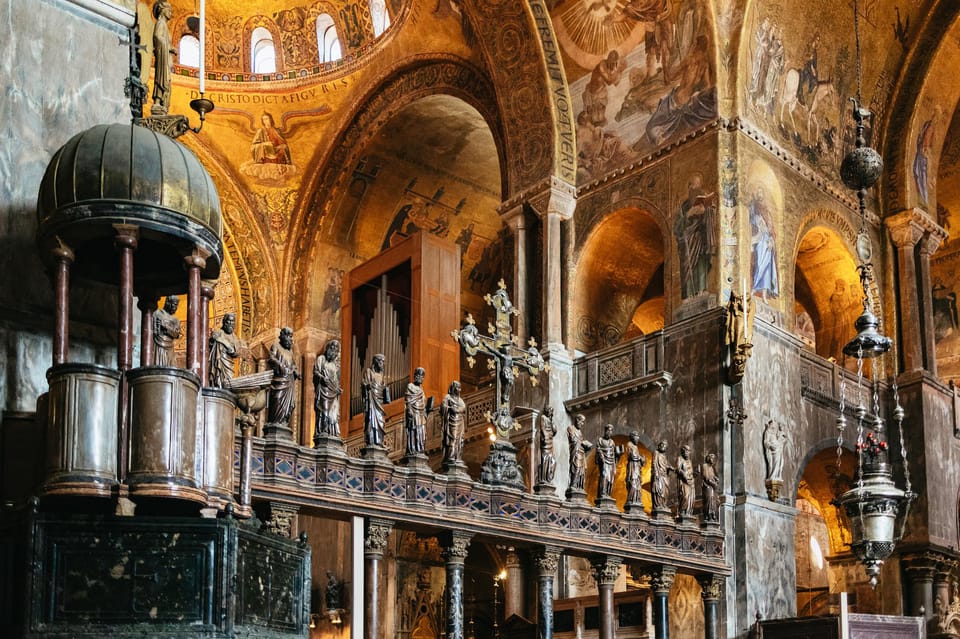 Venice: St. Mark's Basilica & Doge's Palace Tour with Ticket - Bridge of Sighs: short visit, heavy atmosphere